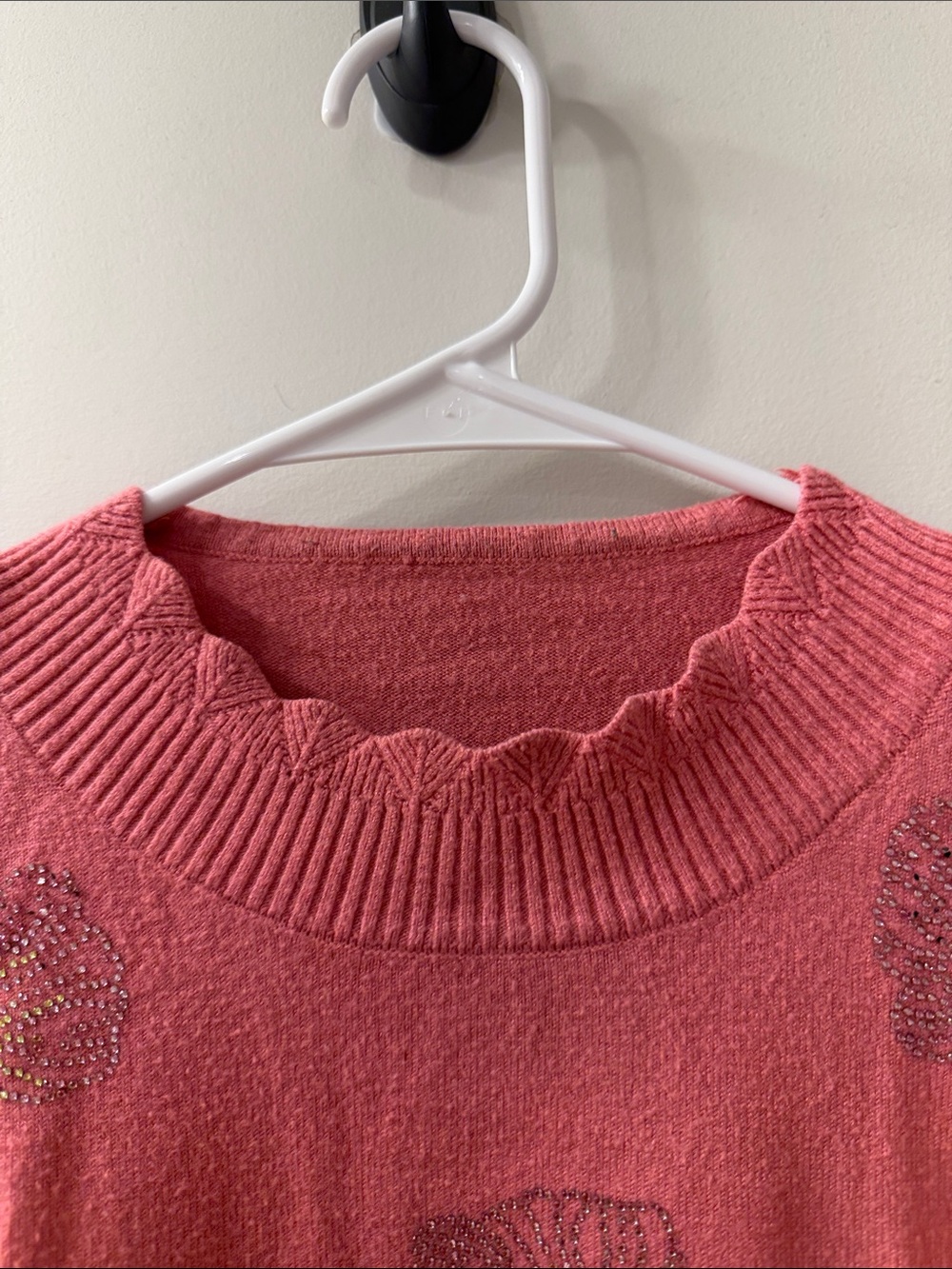 Women’s Scalloped Crew Neck Sweater in Coral Pink